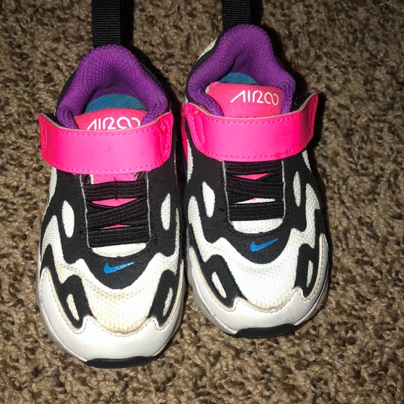 Nike - Picture 2 of 3